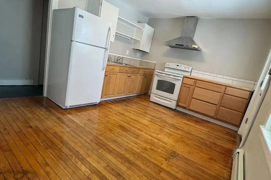 16 Glidden St unit 6 - View 3