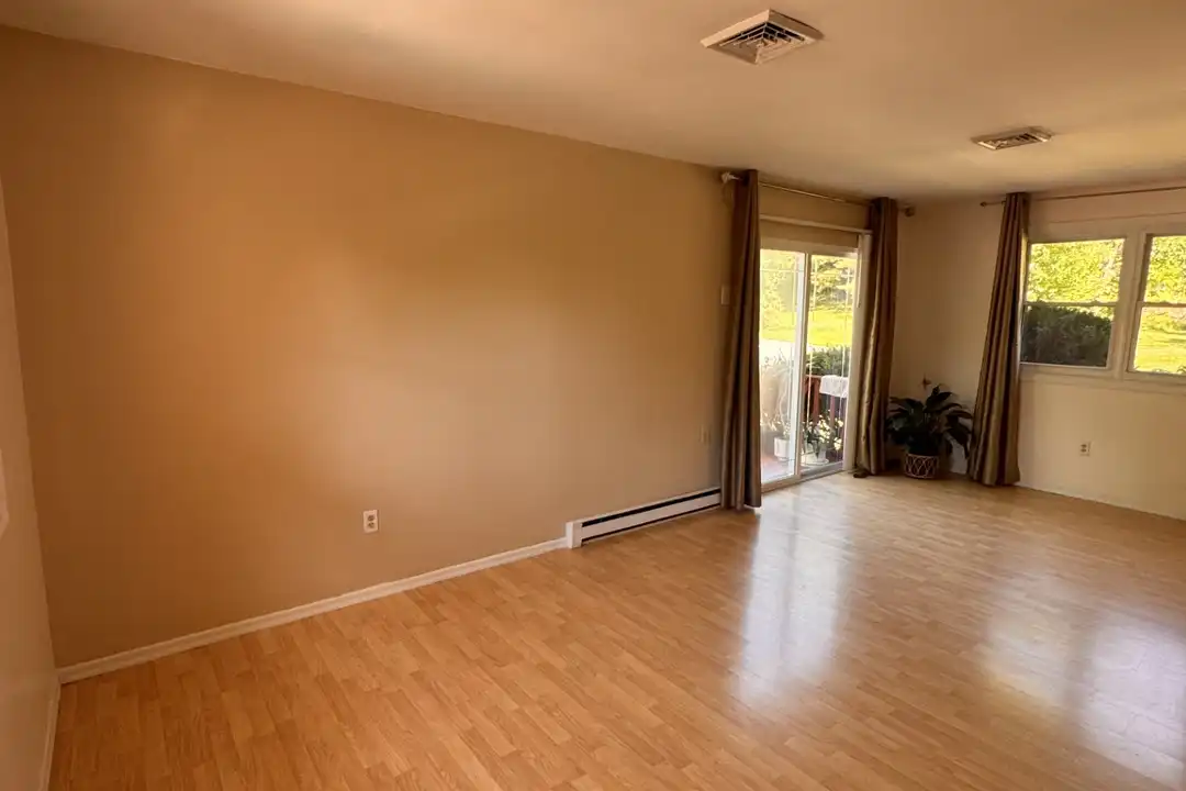 4902 Creek Dr - View 6