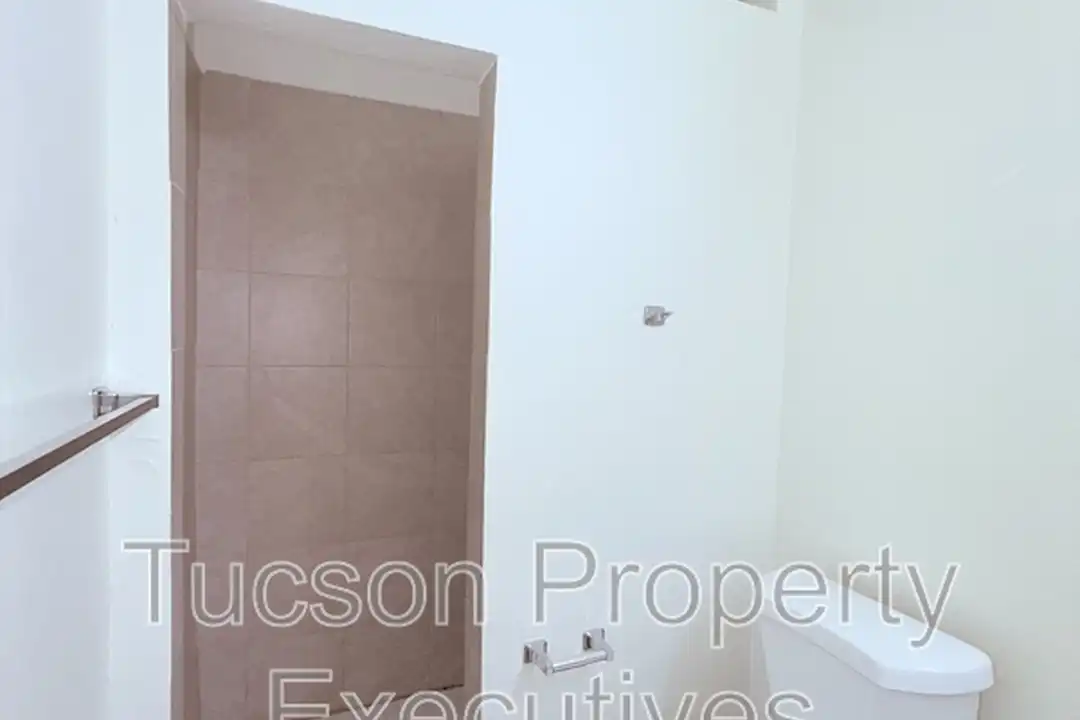 Apartment in Tucson - View 6