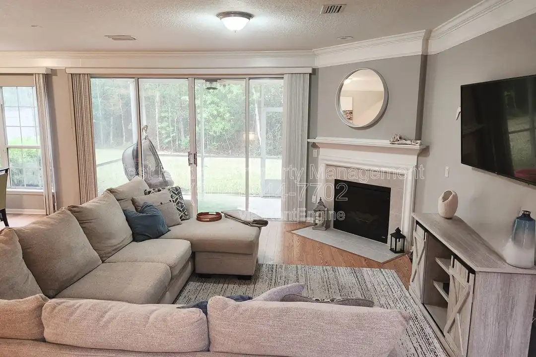 3857 Lionheart Dr - View 4