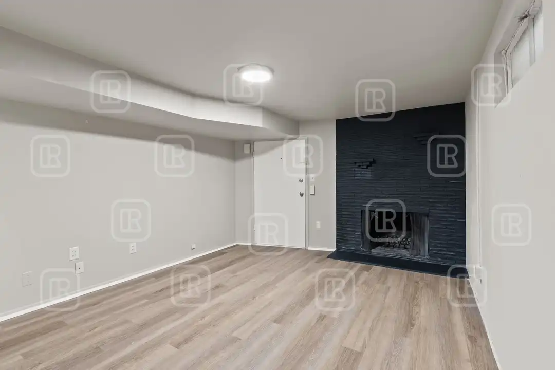 7313 E 6th Ave unit 5 – photo 1 of 17