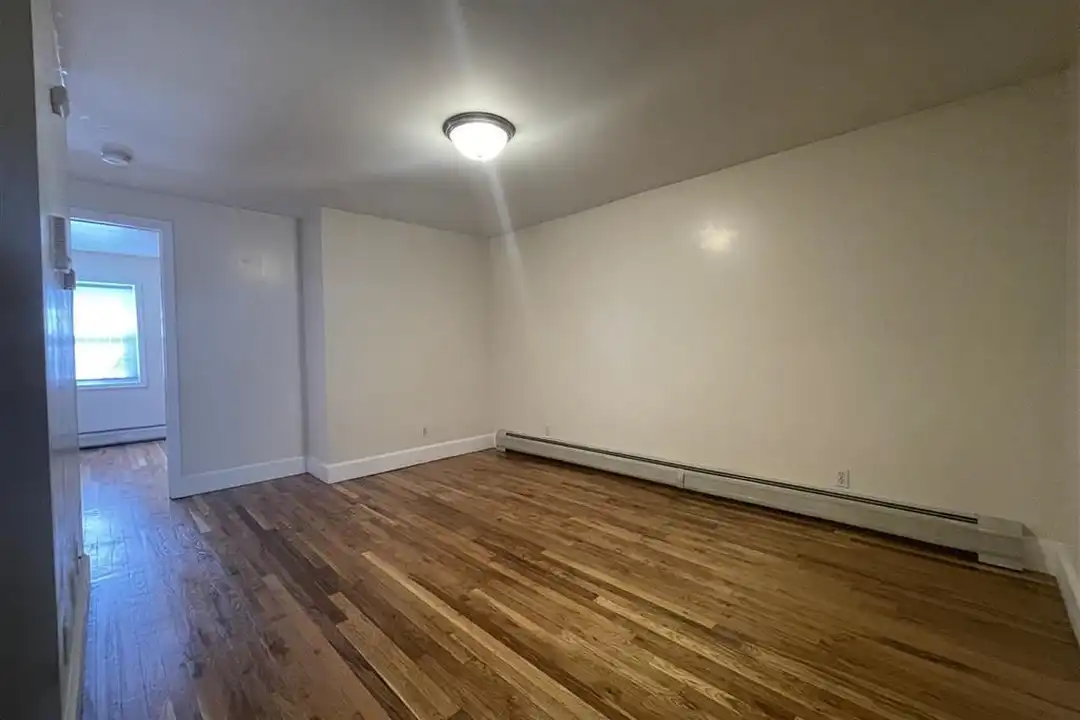 204 Christopher Columbus Dr unit 1 - View 4