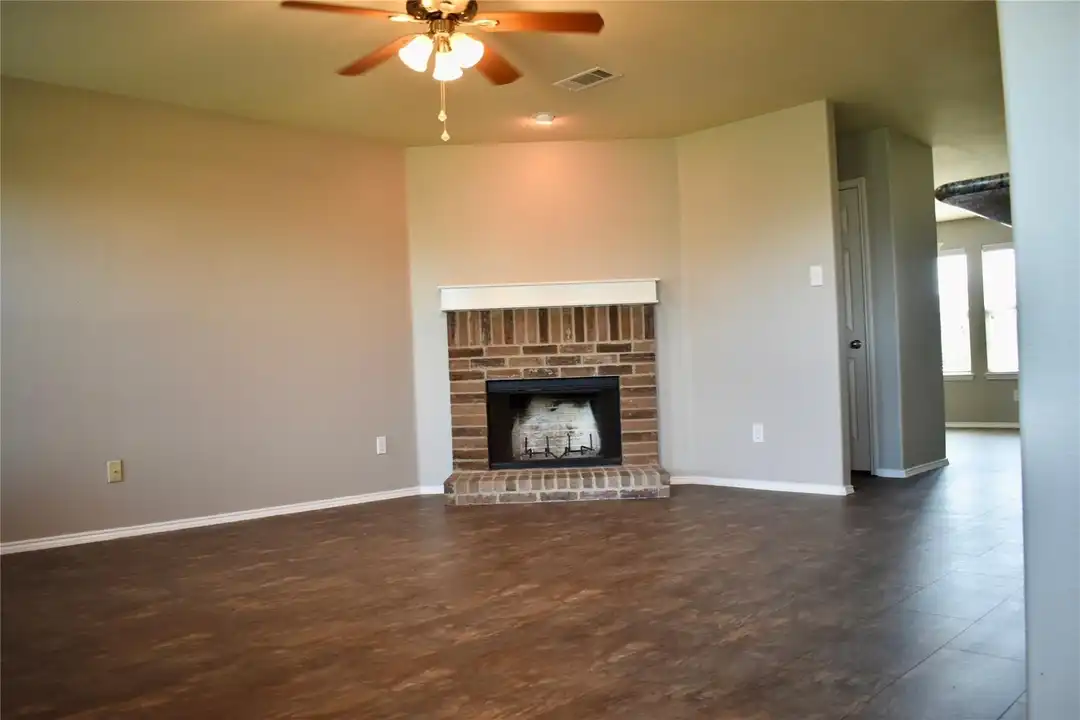 House in Fort Worth, Carriage Hills, Tarrant County - More