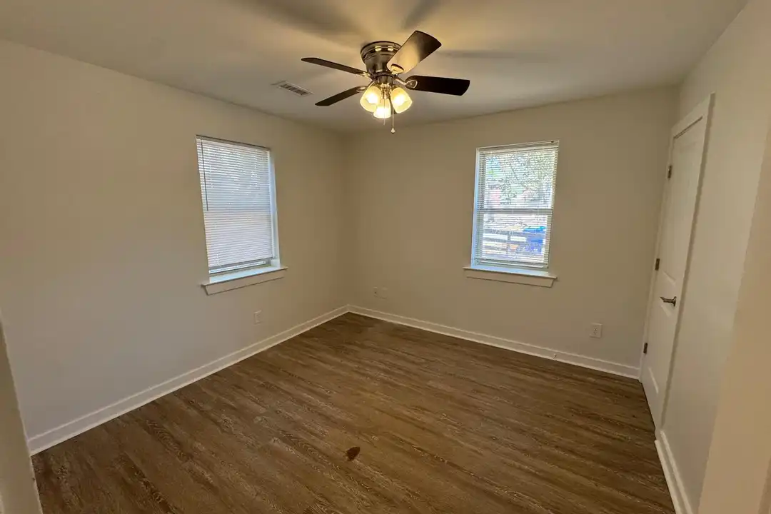 1914 Carlton St - View 6