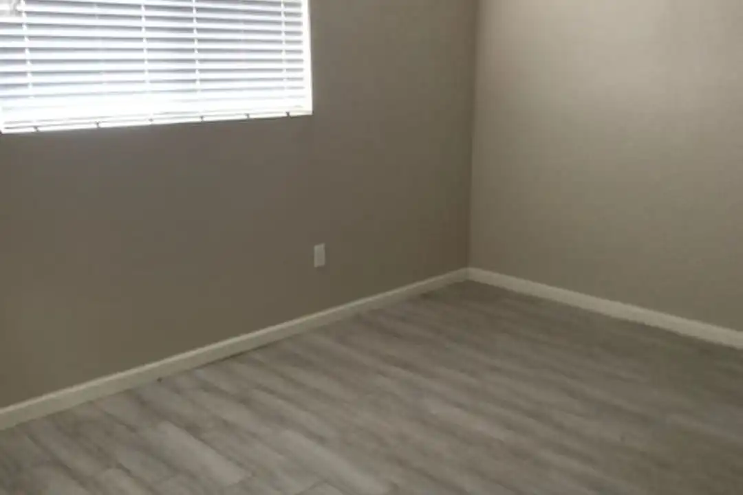 714 E 10th St unit 12 - View 6