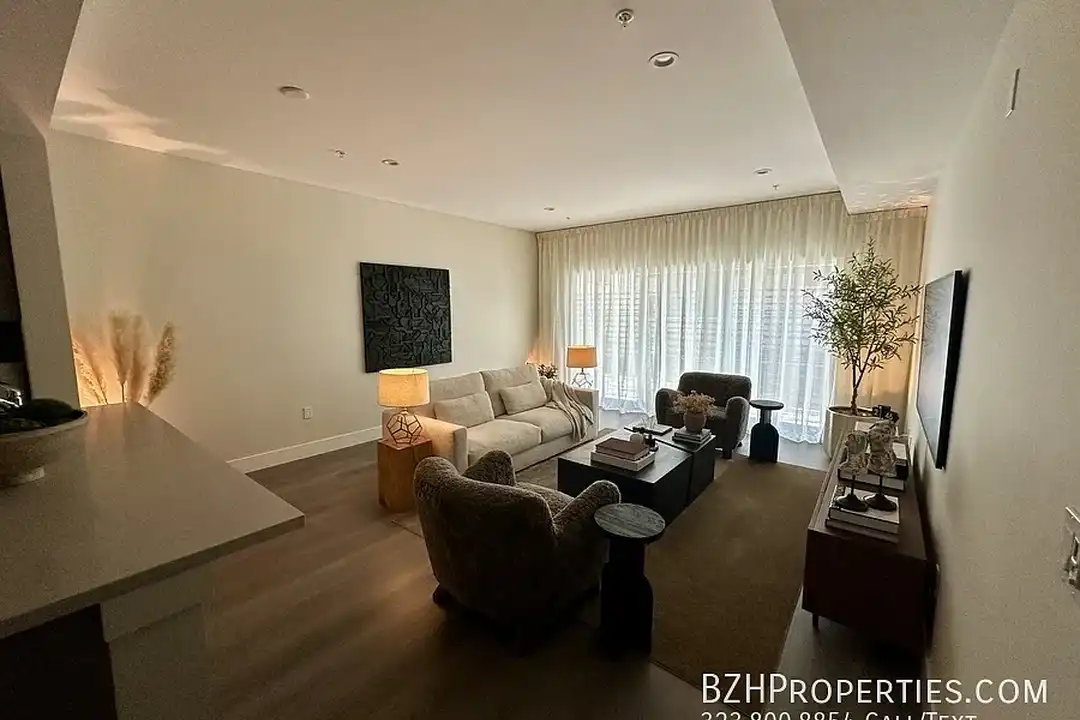 Apartment in West Hollywood - More