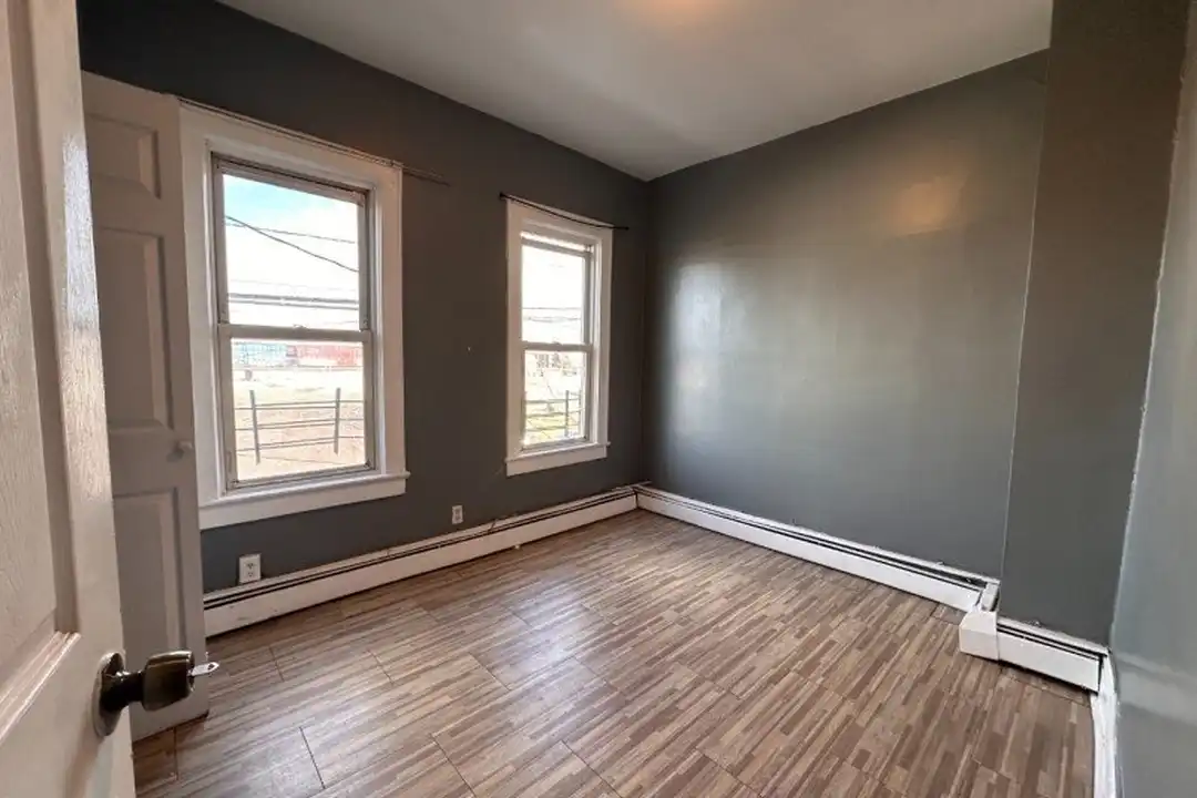 Apartment in Elizabeth - View 3