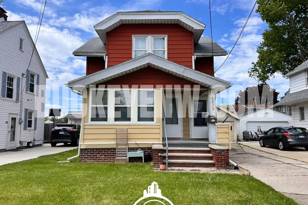 4875 292nd St unit 1/2 – photo 1