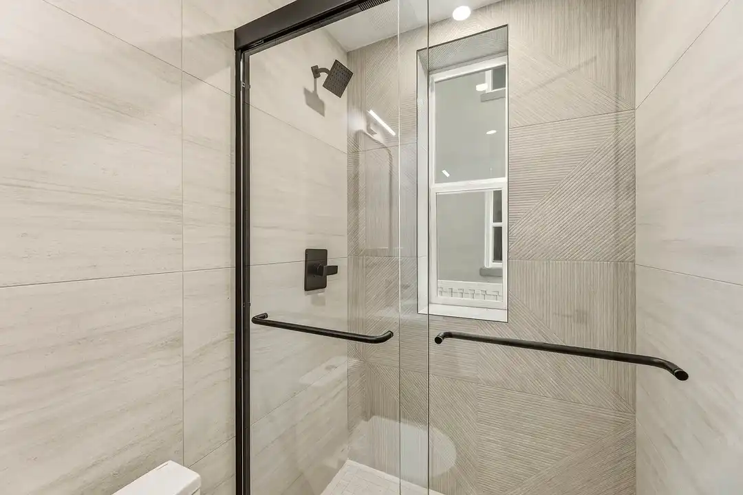 315 West Broadway – photo 1