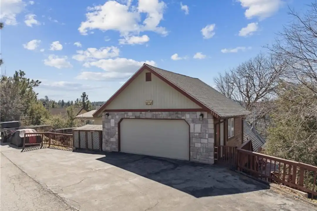 1171 N Grass Valley Rd – photo 1 of 36