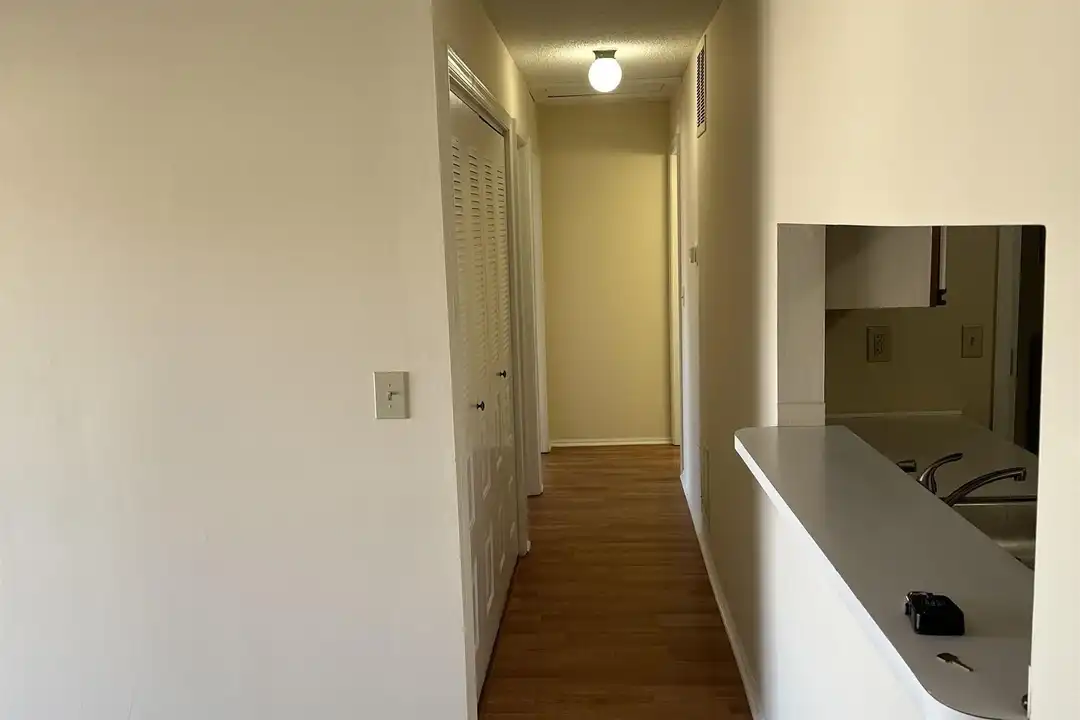 203 Colonial Ct #203 - View 4