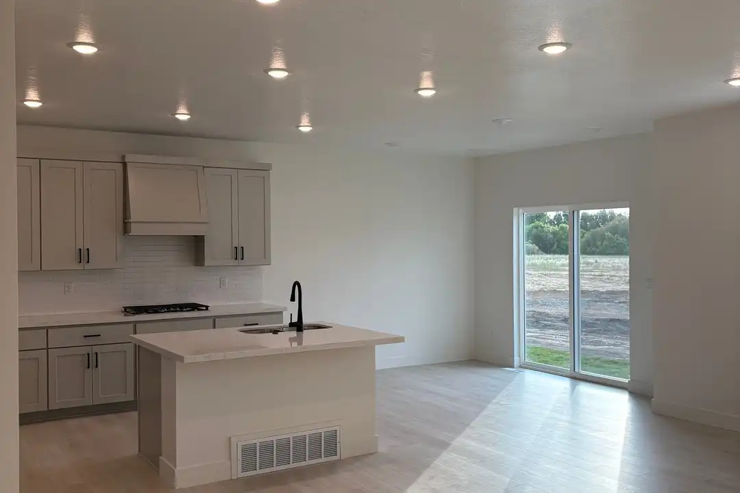2770 W Aurora Ave - View 4