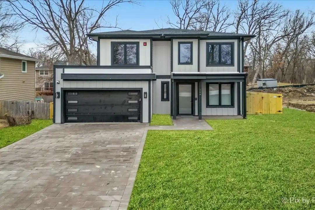 148 Oak St – photo 1 of 43