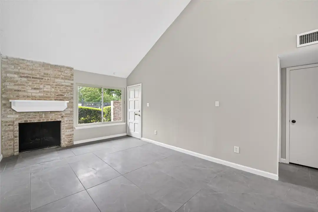 2340 Woodland Park Dr unit 113 - More