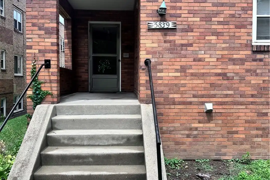 5839 Darlington Rd unit 4 – photo 1