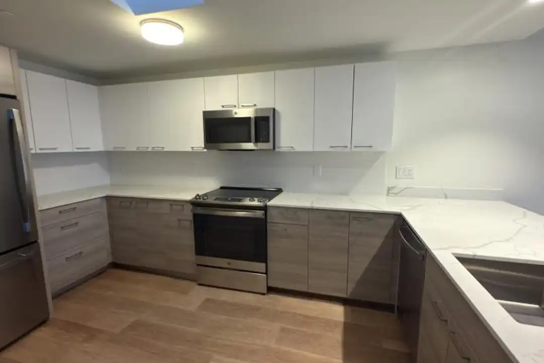 1077 Commonwealth Ave – pohled 3