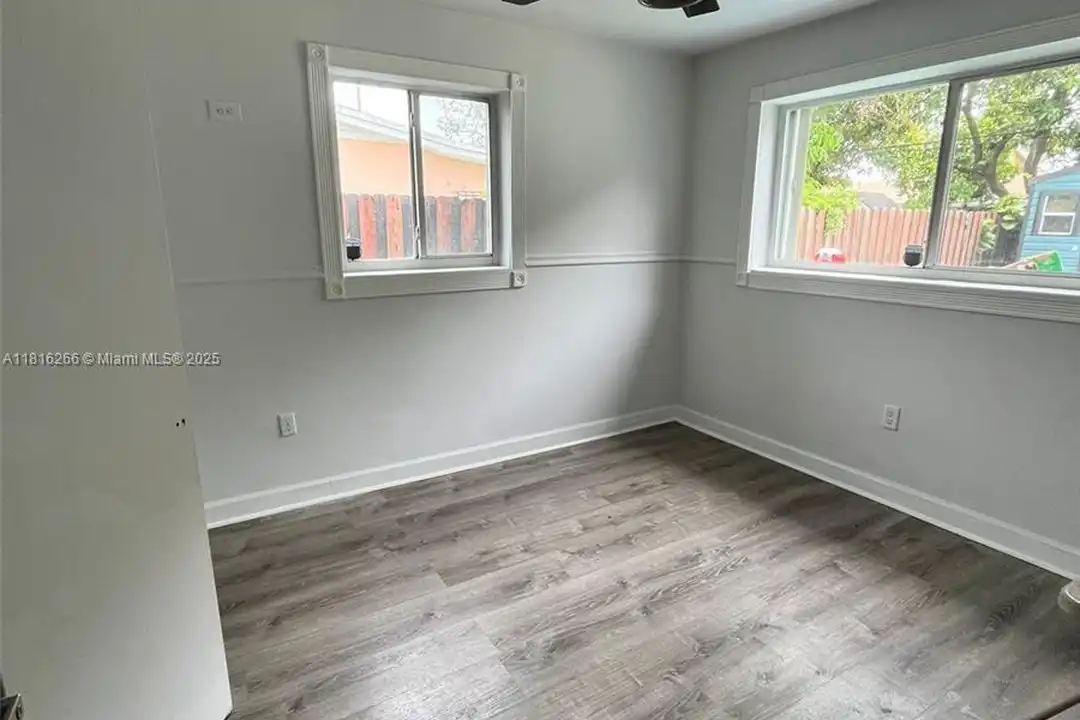 House in Miami - View 5