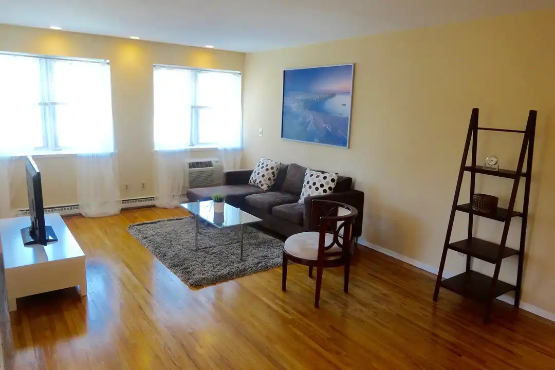 Windsor Oaks Apartments of New Haven, CT – photo 1