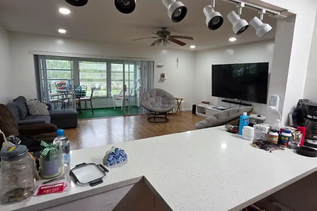 Apartment in Palm Springs - More
