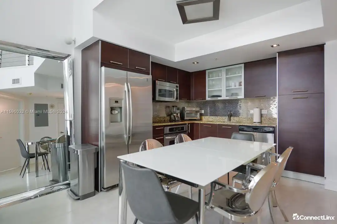 Apartment in Miami - View 2