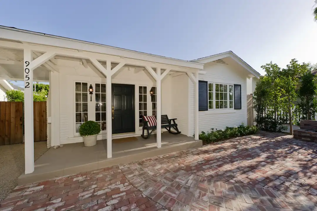 9052 Harland Ave - View 2