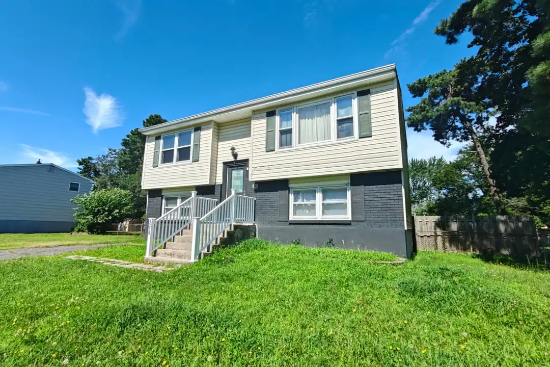 210 Valley Rd – photo 1 of 19