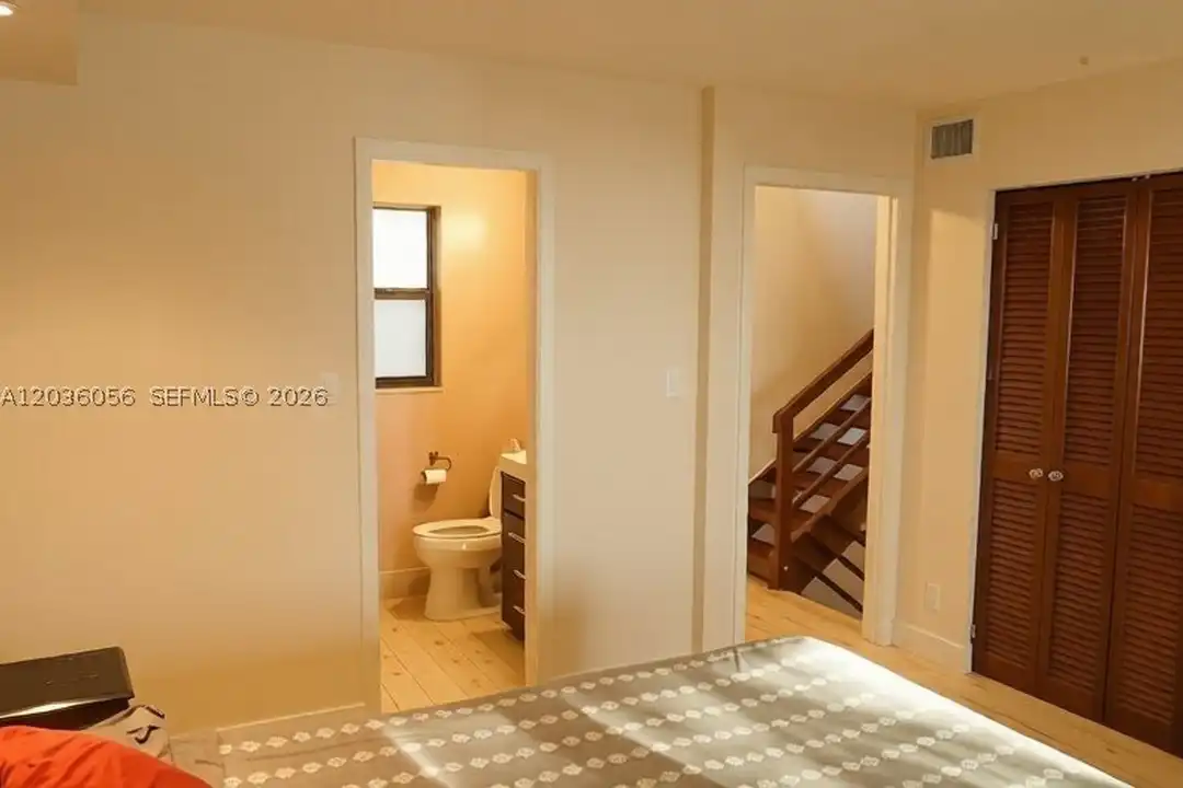 Apartment in Coral Gables - View 4