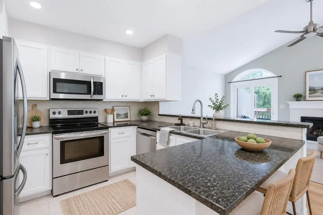 6616 Mesa Hollow Dr - View 3