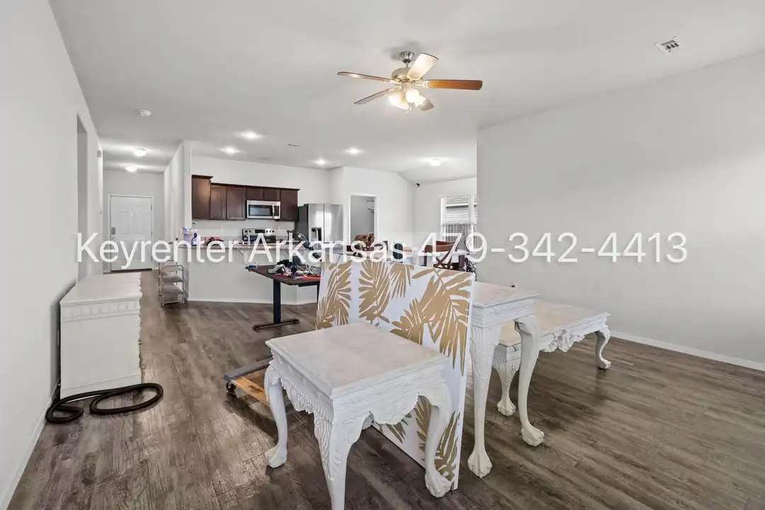 1600 Edinburgh Dr - View 4