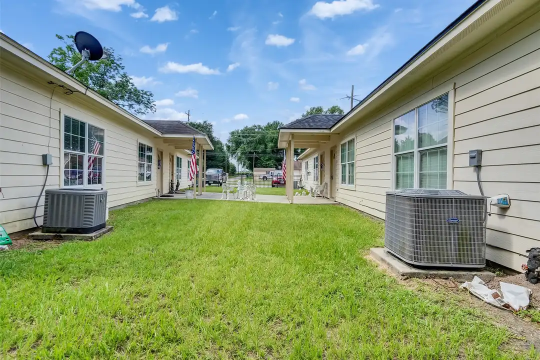 104 Longstreet Rd unit 2 - More