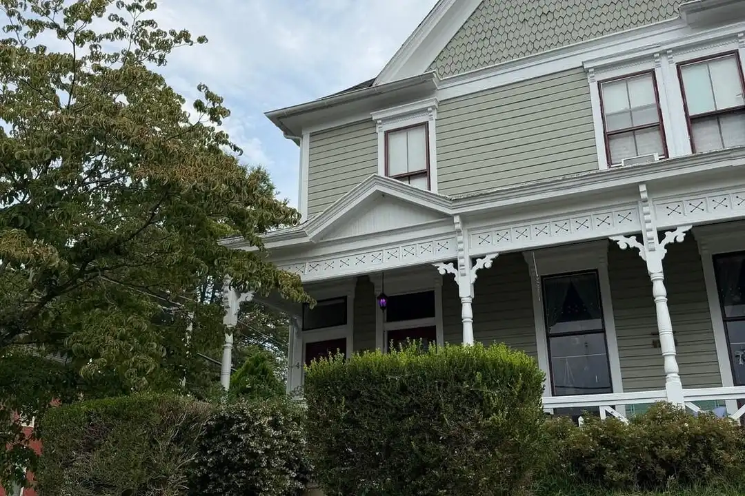 379 Walnut Ave SW #4 – photo 1