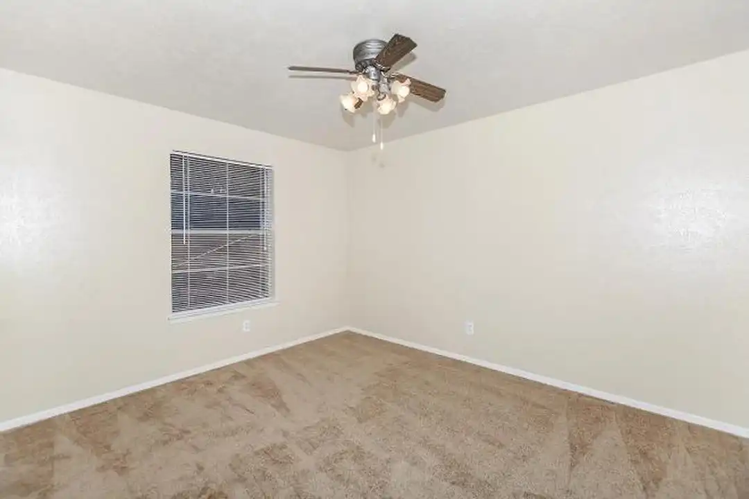 5501 Adams Dr - View 4
