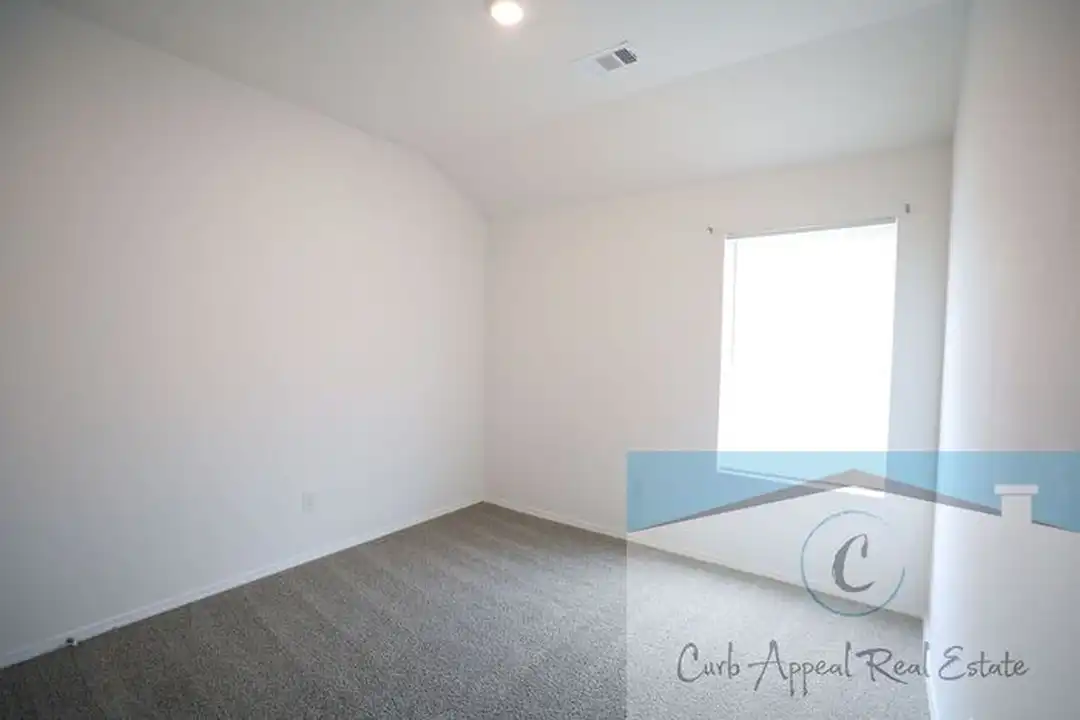 5801 Pope St - More