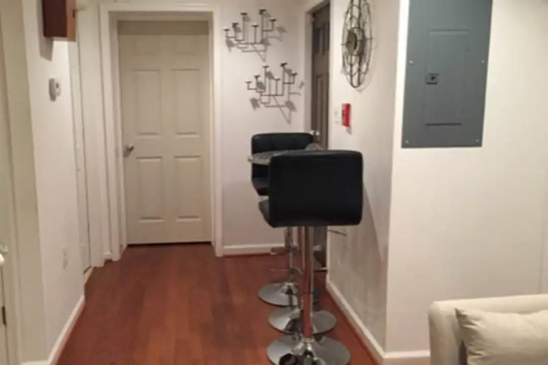 Apartment in Washington, Carver - View 2