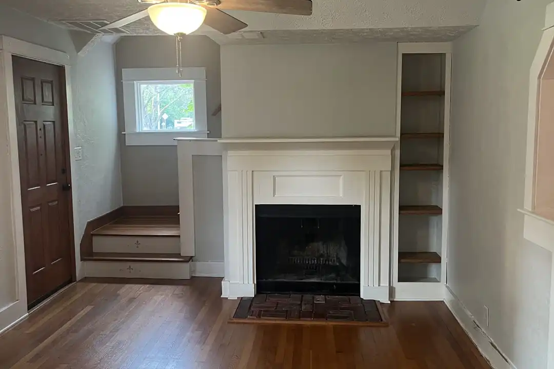 1668 N Longview St – photo 1