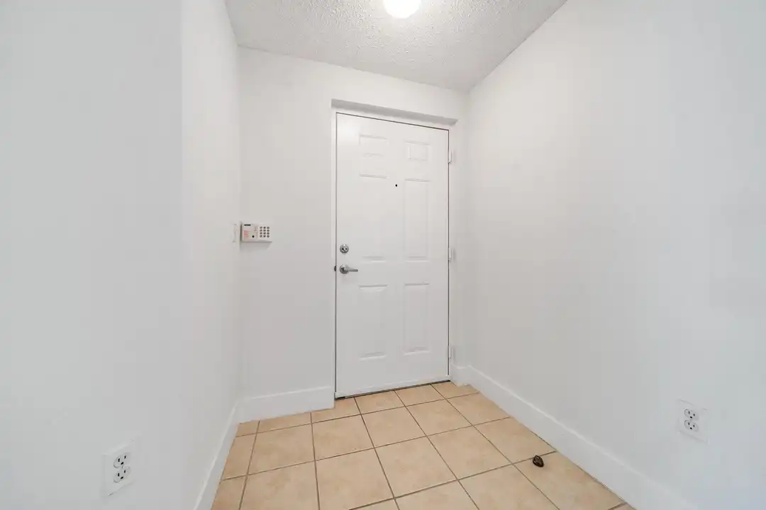 Apartment in Palm Beach Gardens - More