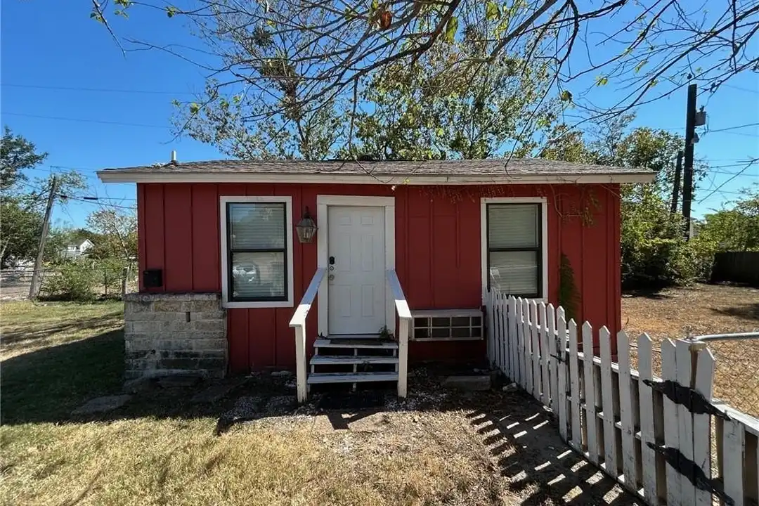 216 Montclair Ave – photo 1
