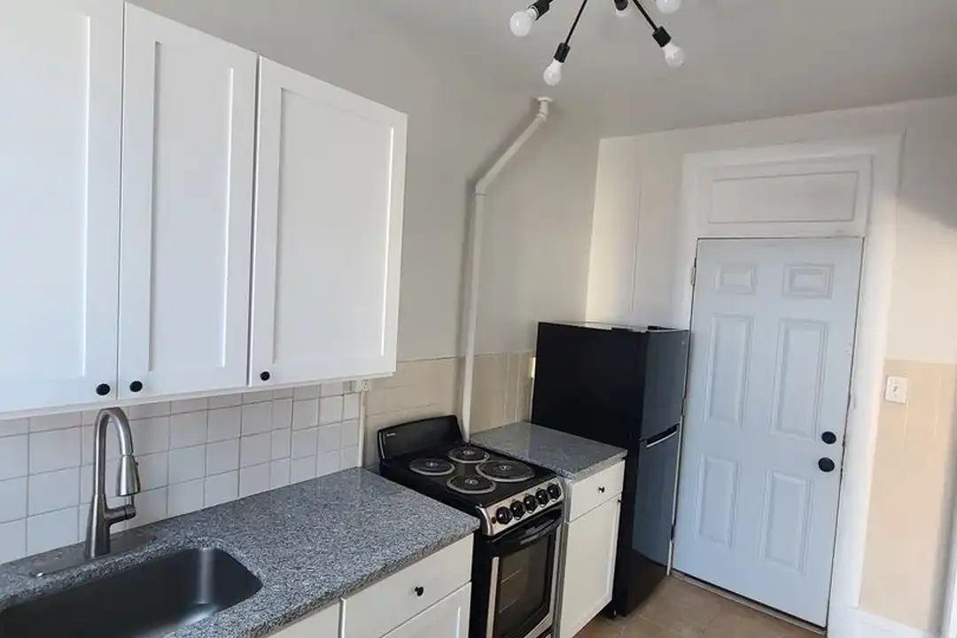 136 N 4th St unit Apartment 2F – photo 1