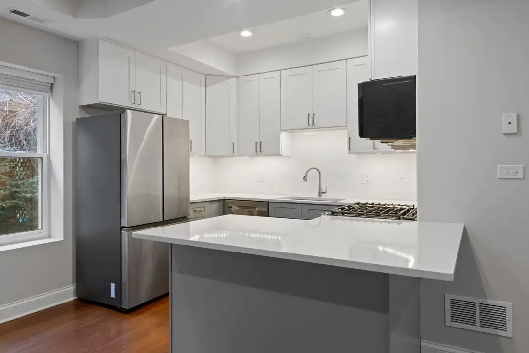 4637 N Dover St unit 2N - View 2