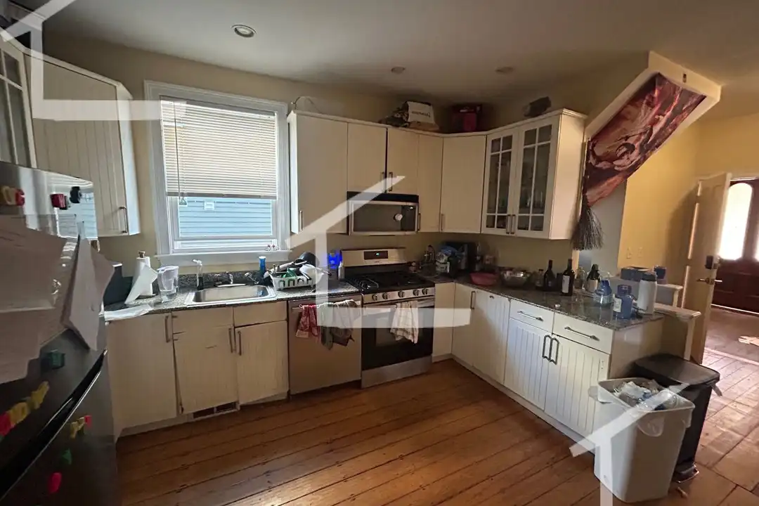 739 Parker St - View 4