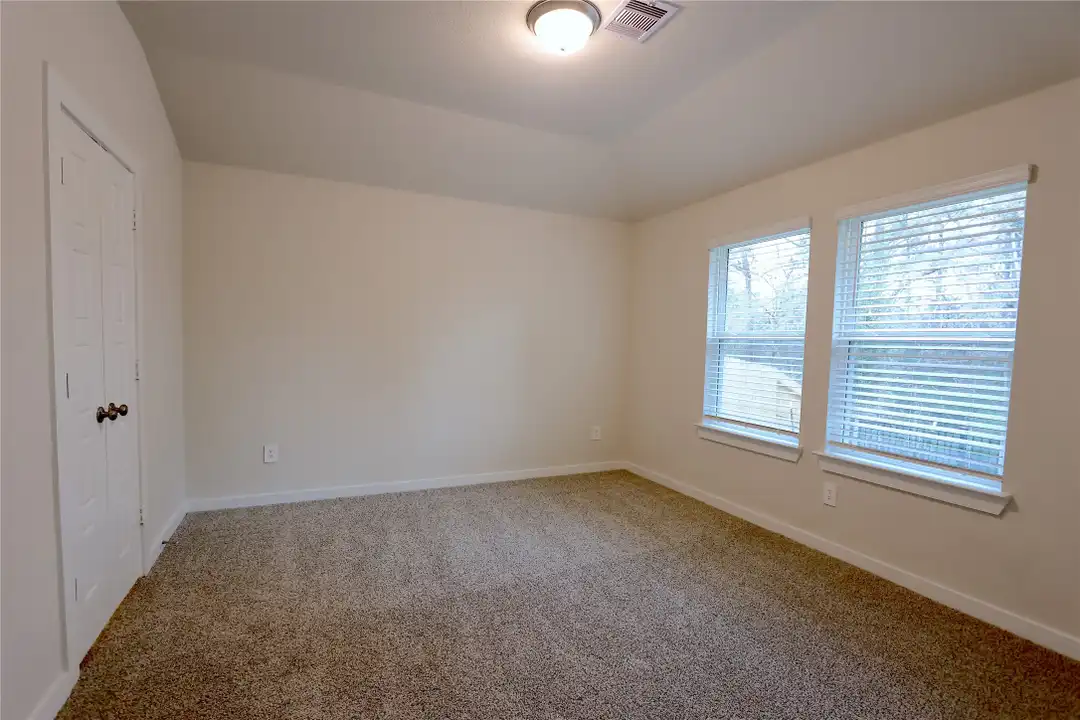 6686 Lahna Oak Dr - More