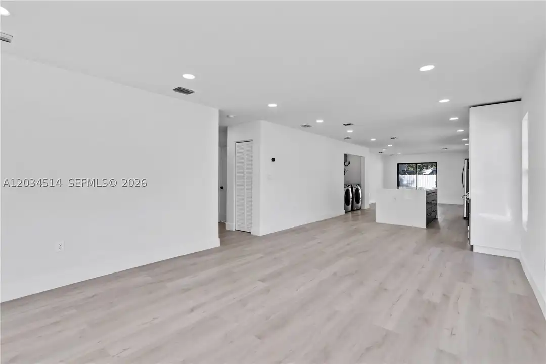 407 NW 45th St - View 2