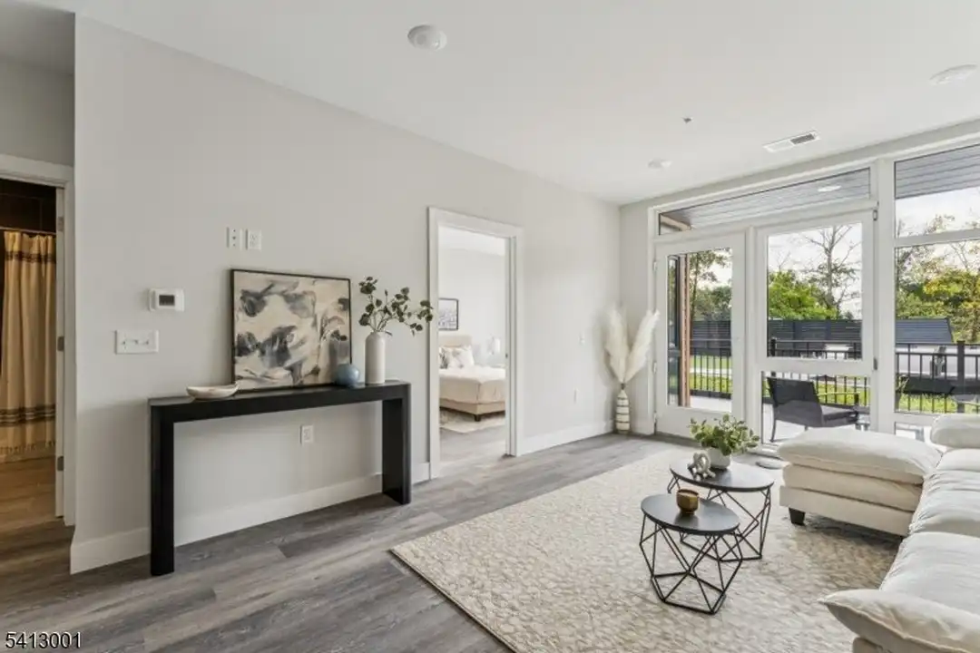 140 W Webster Ave #127 - More