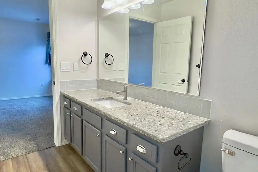 1069 W Pine Ave unit # 3 - More