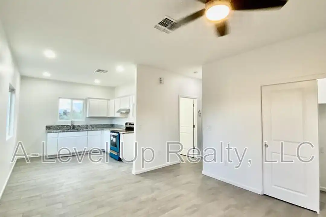 1310 S San Jacinto Dr unit 1 - View 3