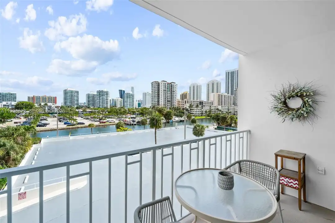 500 Bayview Dr unit 325 - View 3