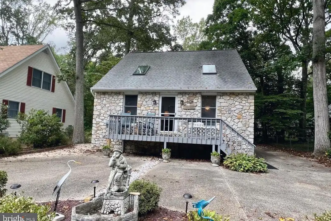 33179 Woodland Ct S – photo 1 of 47