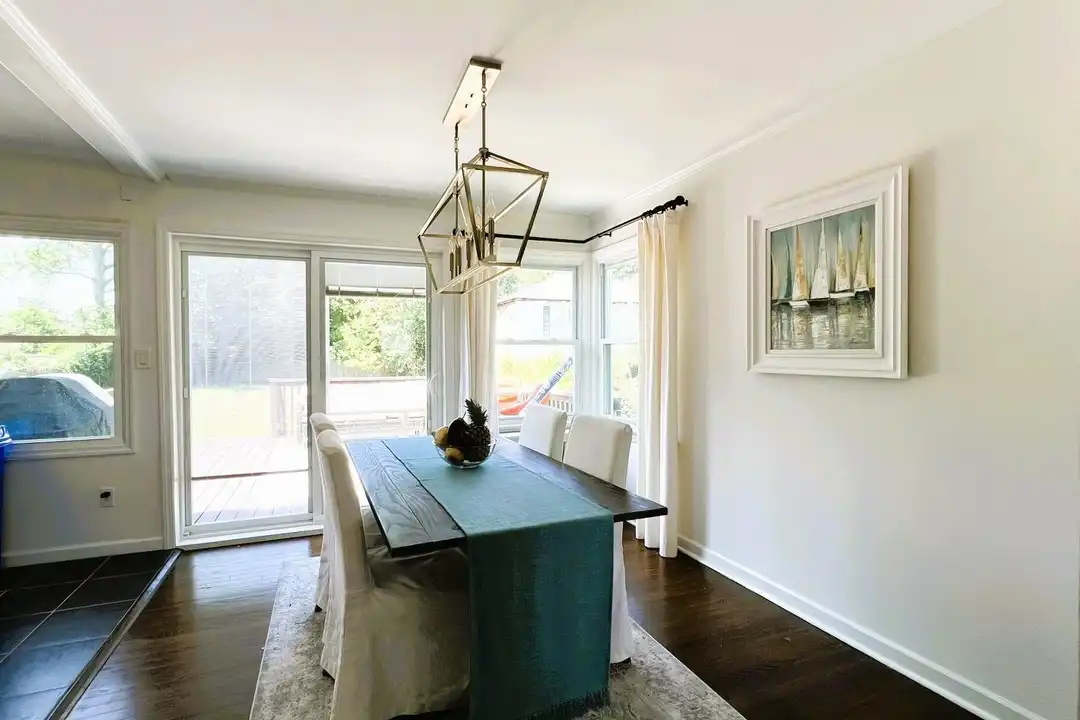 370 MacArthur Ave - More