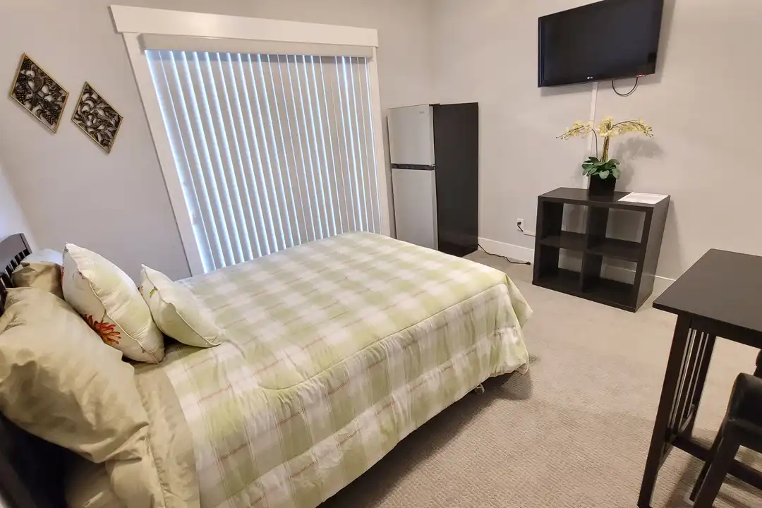Apartment in Renton - More
