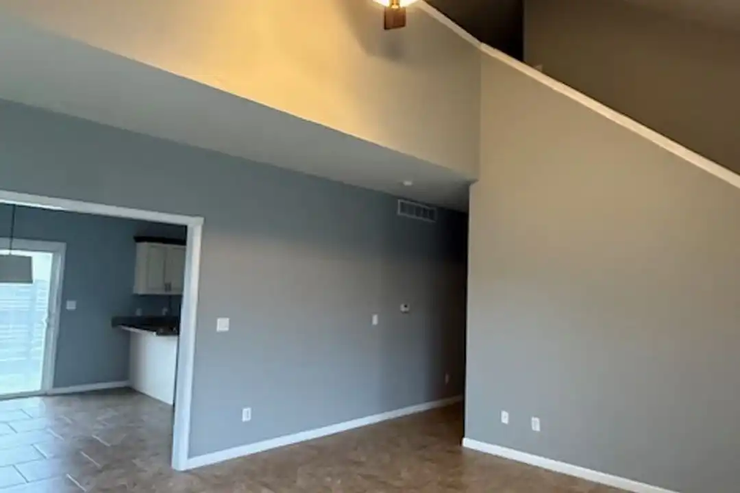 404 Dalhlia Dr - View 2